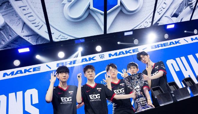 阿图尔在效 阿图尔在效