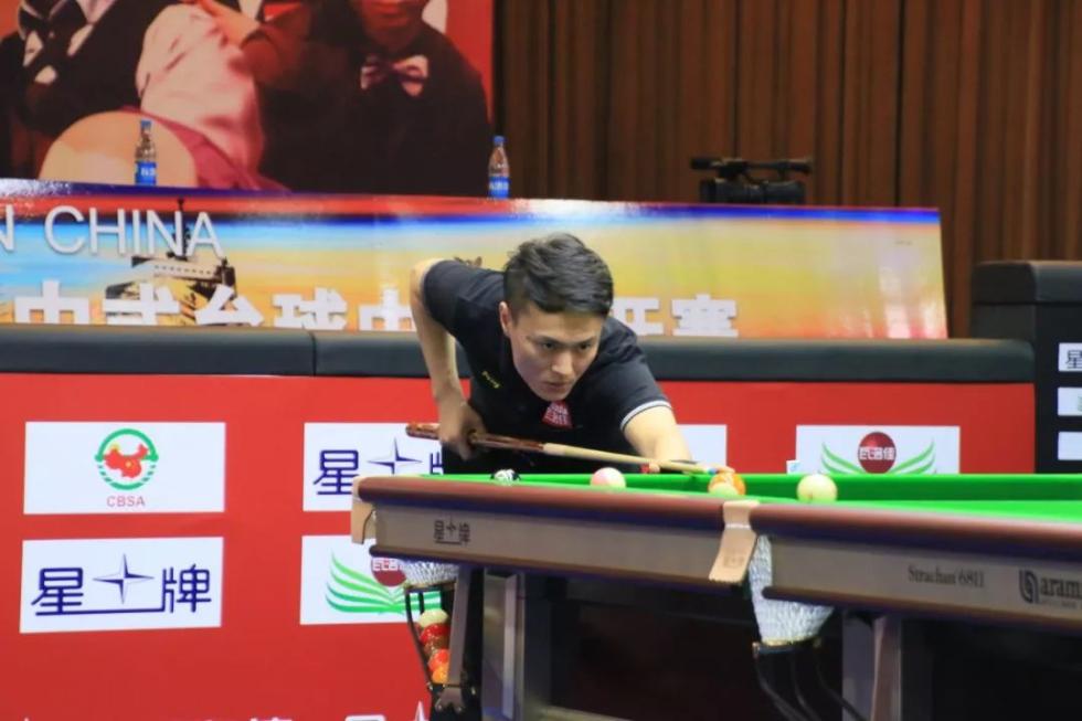 中场争夺的 中场争夺的